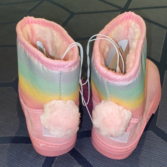 Adorable rainbow winter boots - Picture 2 of 4